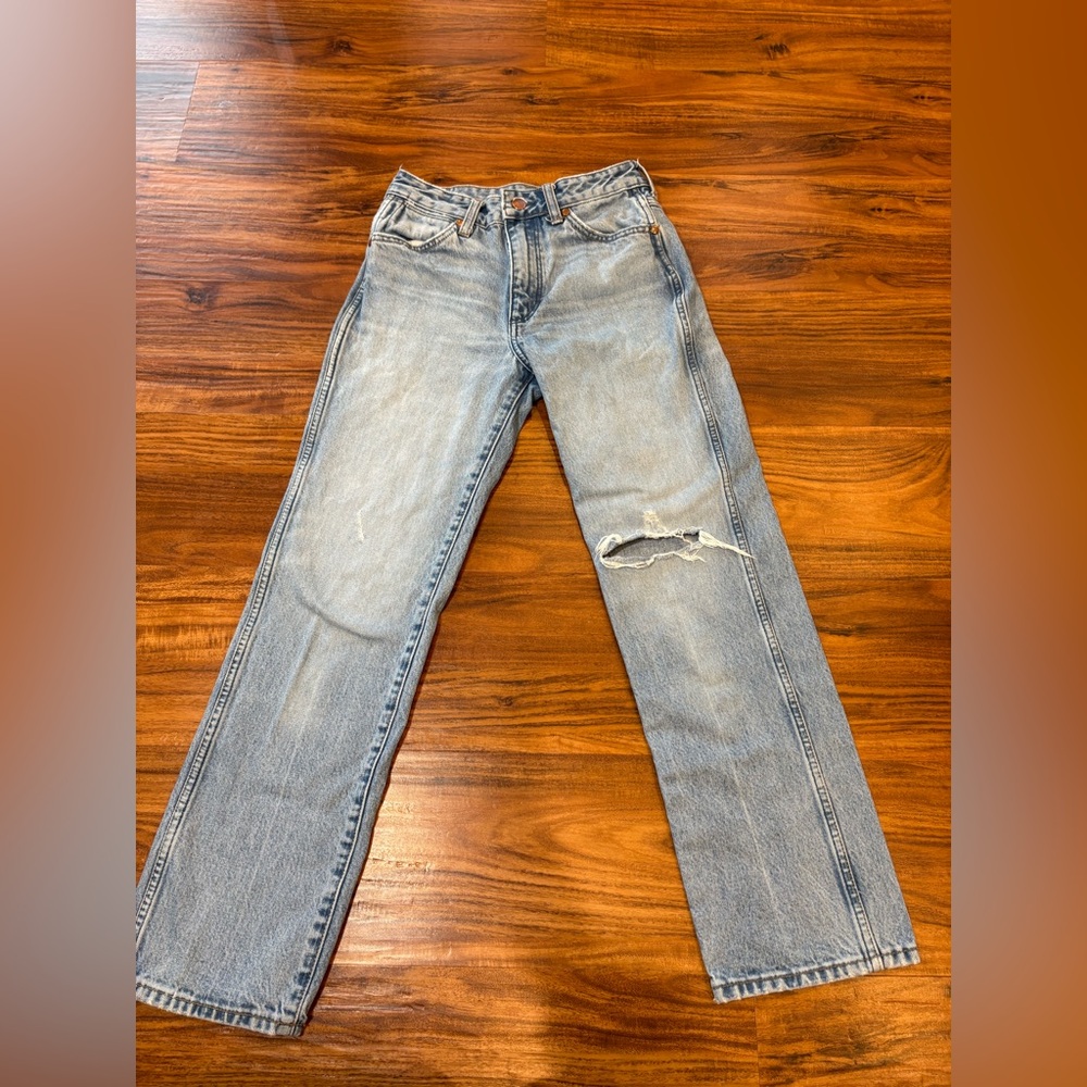 Wrangler Distressed Light Blue Straight Jeans Women Size 25 Mid-rise